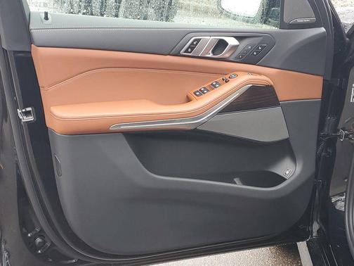 Black Sapphire Metallic 2026 BMW X5 PHEV xDrive50e