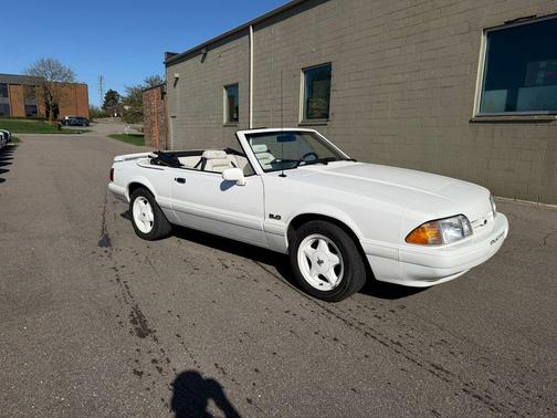 White 1993 Ford Mustang LX 5.0L