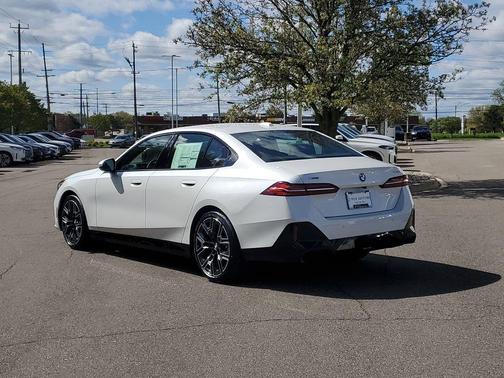 Mineral White Metallic 2026 BMW 530 xDrive