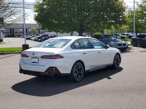 Mineral White Metallic 2026 BMW 530 xDrive