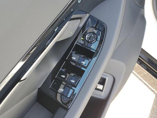 Mineral White Metallic 2026 BMW 530 xDrive