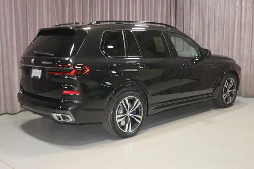 2025 BMW X7 M60i