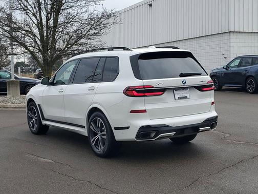 Alpine White 2025 BMW X7 xDrive40i