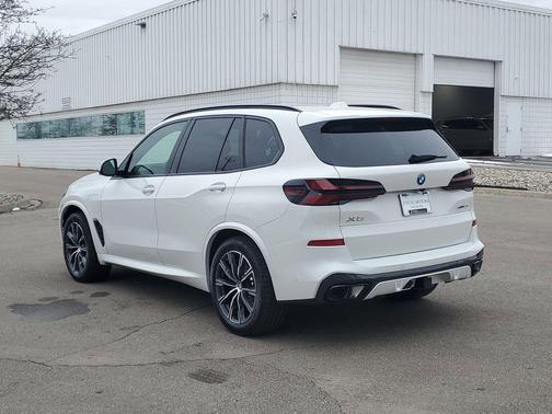 Alpine White 2026 BMW X5 PHEV xDrive50e