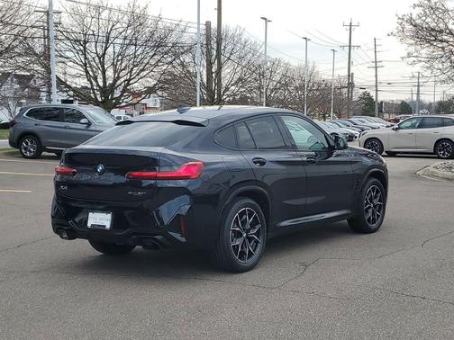 Carbon Black Metallic 2024 BMW X4 xDrive30i