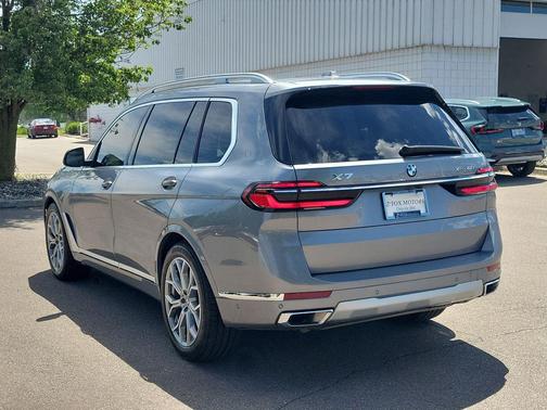 Skyscraper Grey Metallic 2024 BMW X7 xDrive40i