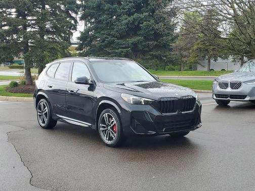 Black Sapphire Metallic 2026 BMW X1 xDrive28i