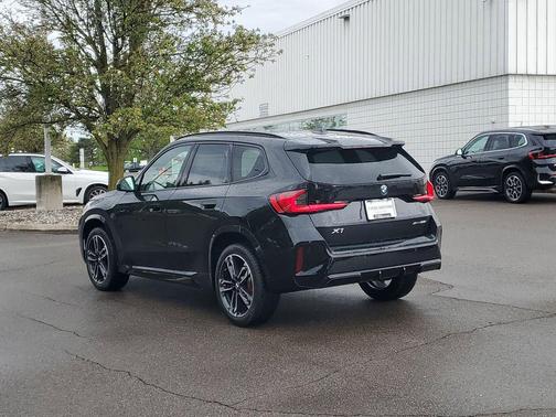 Black Sapphire Metallic 2026 BMW X1 xDrive28i