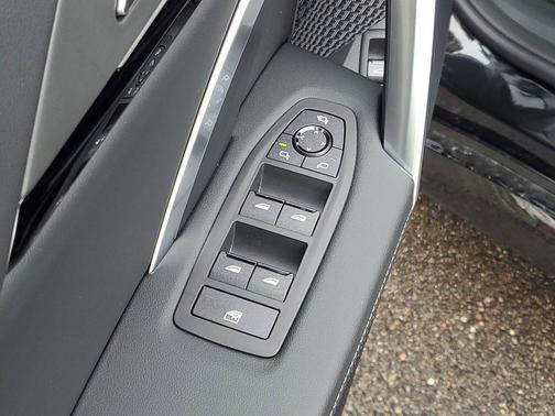 Black Sapphire Metallic 2026 BMW X1 xDrive28i