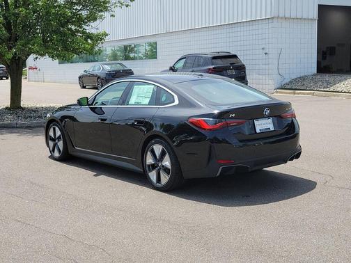 Black Sapphire Metallic 2026 BMW i4 Gran Coupe xDrive40