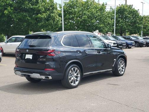 Black Sapphire Metallic 2026 BMW X5 xDrive40i