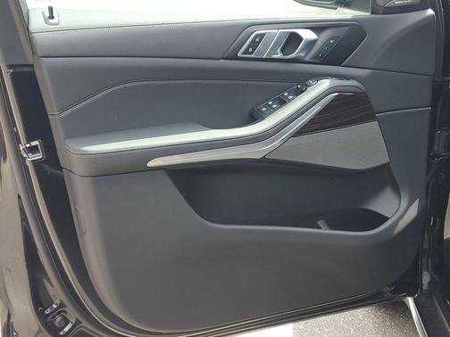 Black Sapphire Metallic 2026 BMW X5 xDrive40i