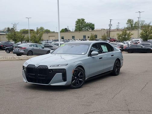 Brooklyn Grey Metallic 2023 BMW i7 xDrive60