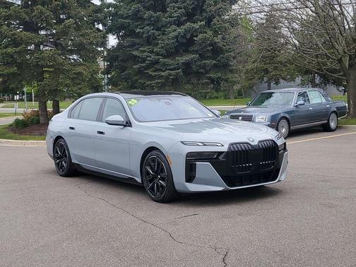 Brooklyn Grey Metallic 2023 BMW i7 xDrive60