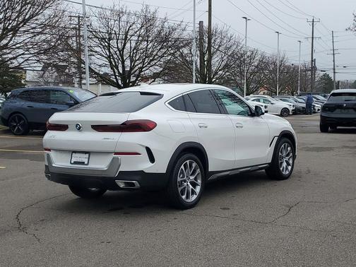 Alpine White 2023 BMW X6 xDrive40i
