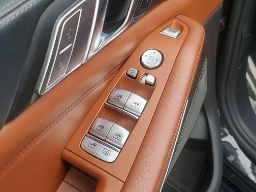 Black Sapphire Metallic 2022 BMW X7 M50i