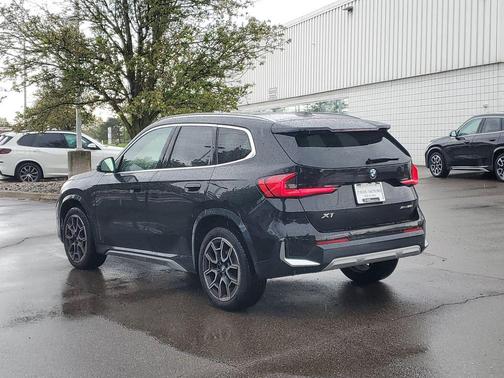 Black Sapphire Metallic 2025 BMW X1 xDrive28i