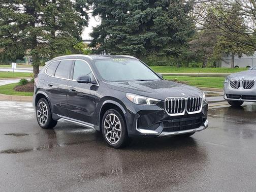 Black Sapphire Metallic 2025 BMW X1 xDrive28i