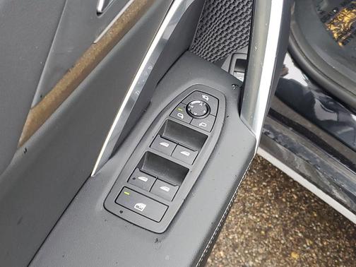 Black Sapphire Metallic 2025 BMW X1 xDrive28i