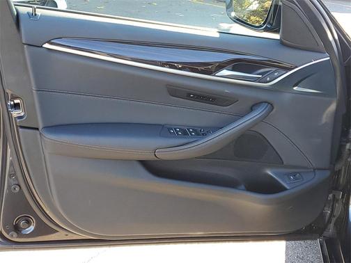 2023 BMW 530 i xDrive