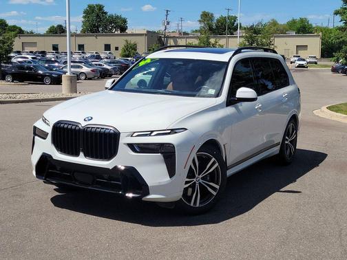 Alpine White 2024 BMW X7 xDrive40i