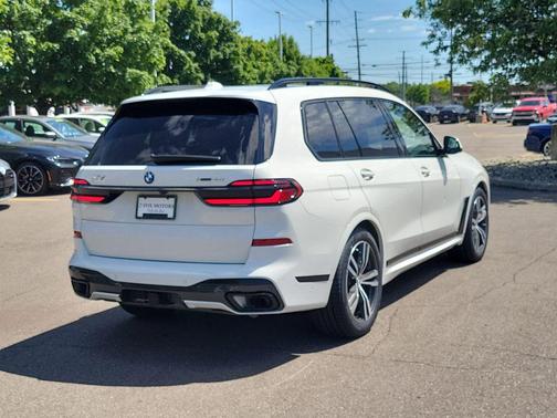Alpine White 2024 BMW X7 xDrive40i