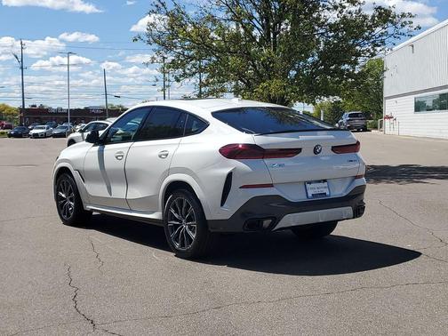 Alpine White 2027 BMW X6 xDrive40i