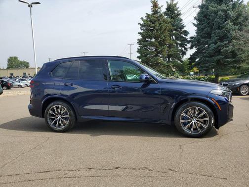 Tanzanite Blue II Metallic 2026 BMW X5 PHEV xDrive50e
