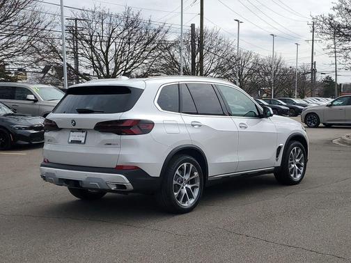 Mineral White Metallic 2026 BMW X5 xDrive40i