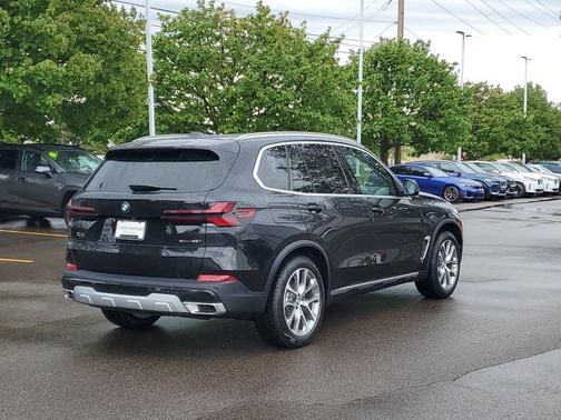 Black Sapphire Metallic 2026 BMW X5 xDrive40i