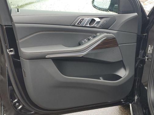 Black Sapphire Metallic 2026 BMW X5 xDrive40i