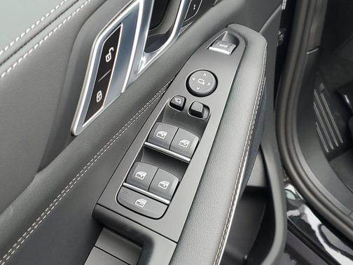 Black Sapphire Metallic 2026 BMW X5 xDrive40i