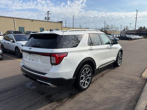 STAR WHITE MET TRI-COAT 2025 Ford Explorer Platinum