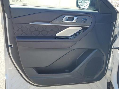 STAR WHITE MET TRI-COAT 2025 Ford Explorer Platinum