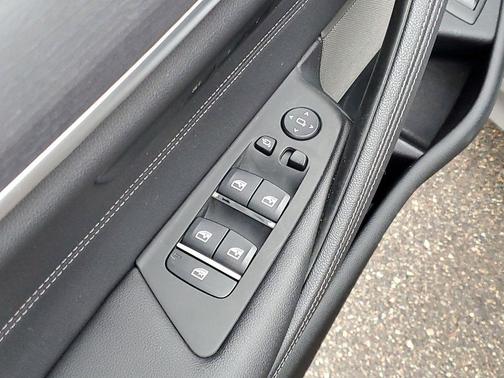 Bernina Grey Amber Effect Metallic 2022 BMW 540 i xDrive