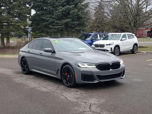 Bernina Grey Amber Effect Metallic 2022 BMW 540 i xDrive