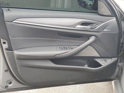 Bernina Grey Amber Effect Metallic 2022 BMW 540 i xDrive