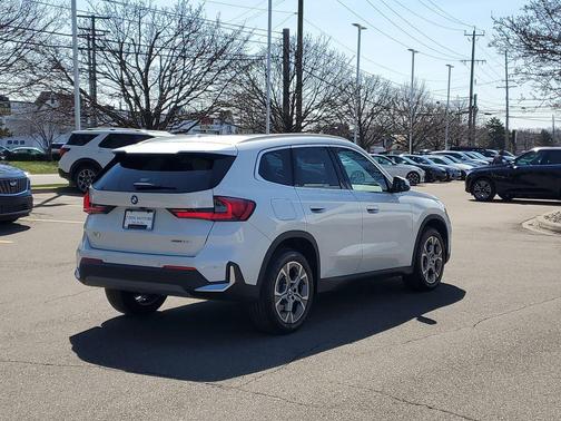 Mineral White Metallic 2023 BMW X1 xDrive28i