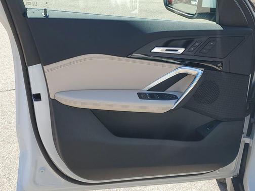 Mineral White Metallic 2023 BMW X1 xDrive28i