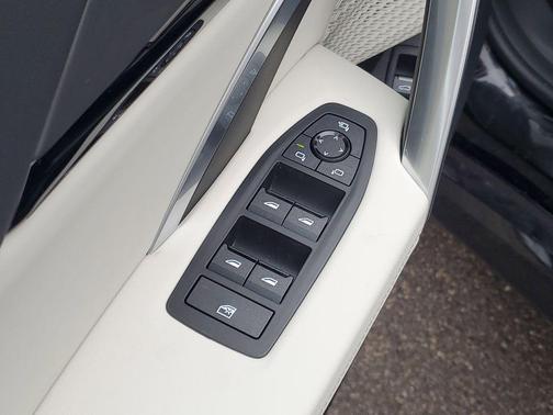 Black Sapphire Metallic 2026 BMW X1 xDrive28i