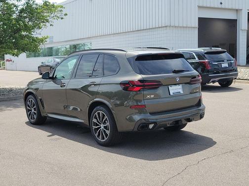 Manhattan Green Metallic 2026 BMW X5 xDrive40i