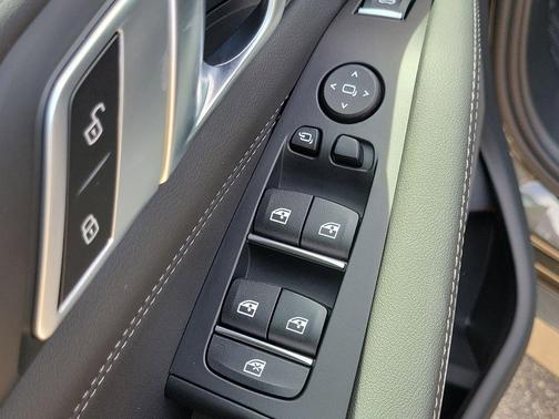 Manhattan Green Metallic 2026 BMW X5 xDrive40i
