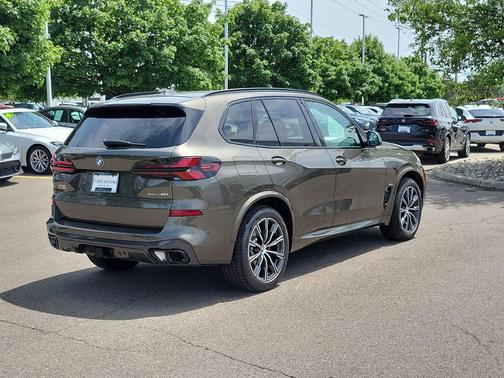 Manhattan Green Metallic 2026 BMW X5 xDrive40i