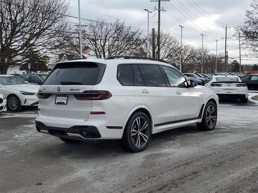 2025 BMW X7 M60i