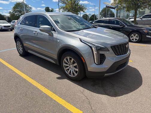 Argent Silver Metallic 2023 Cadillac XT4 Premium Luxury