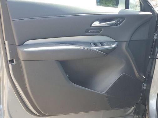 Argent Silver Metallic 2023 Cadillac XT4 Premium Luxury