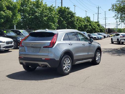 Argent Silver Metallic 2023 Cadillac XT4 Premium Luxury