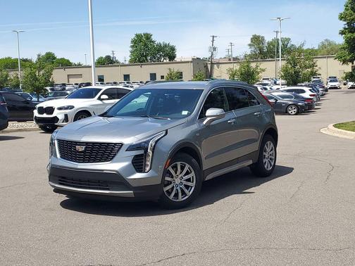 Argent Silver Metallic 2023 Cadillac XT4 Premium Luxury
