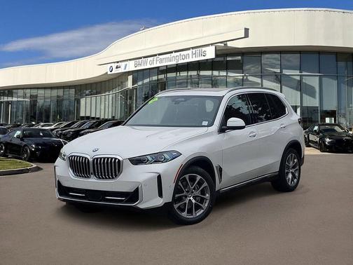 Mineral White Metallic 2024 BMW X5 xDrive40i