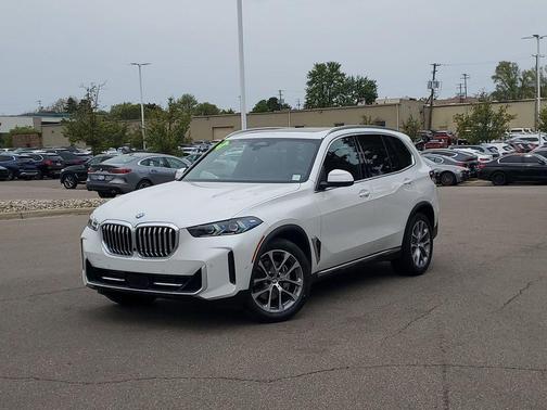 Mineral White Metallic 2024 BMW X5 xDrive40i